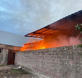 В селе Балаовит загорелся производственный цех