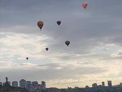 Օդապարիկներ Երևանի երկնքում. Հակոբ Արշակյանը տեսանյութ է հրապարակել