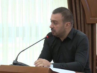 «ԱՆԻՖ-ի գծով մսխվել է 10 մլրդ դրամ». Երեւանի ավագանու նիստին իրավիճակը լարվեց