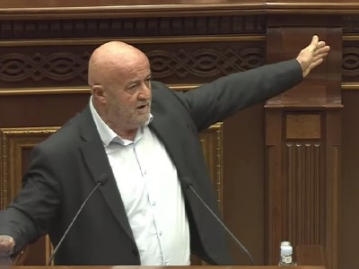 Инцидент в парламенте Армении: Глава Следкома «наехал» на провластного депутата, выступившего с критикой