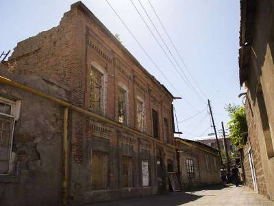 Ֆիրդուսի թաղամասը նոր ձեռքբերող ունի. Երևանի քաղաքապետարանը նոր պայմանագիր է կնքում, որ ծրագիրը ավարտին կհասցնի