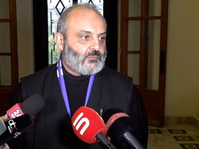 «Մարդիկ պետք է հասկանան, որ պետությունը կործանման է գնում». Բագրատ Սրբազանն ԱԺ-ում է