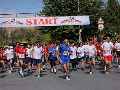 «ՀՀ վարչապետի գավաթ» խճուղավազքի սիրողական մրցաշարին մասնակից դպրոցականների թիվը սպասվածից շատ է եղել՝ ավելի քան 2000
