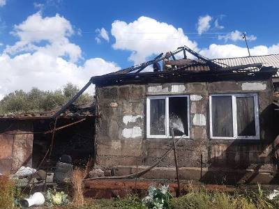 В селе Кут вспыхнул пожар в доме
