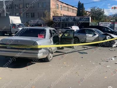 Վանաձորում բախվել է 2 «Mercedes». 2 մարդ տեղափոխվել է հիվանդանոց
