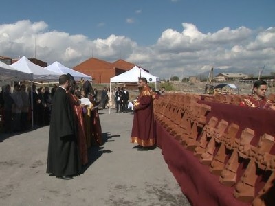 Օծվել են Սասունիկի Սուրբ Խաչ եկեղեցու 72 քարե խաչերը (վիդեո)