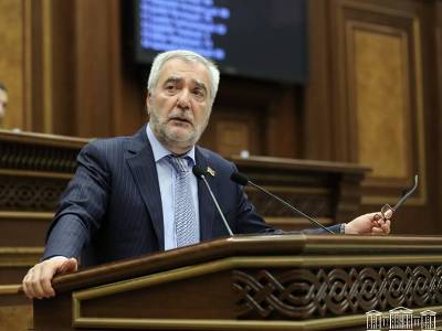 Столкновение нравов прошлого и настоящего: Глава Комиссии НС о недавнем инциденте в парламенте с участием главы СК