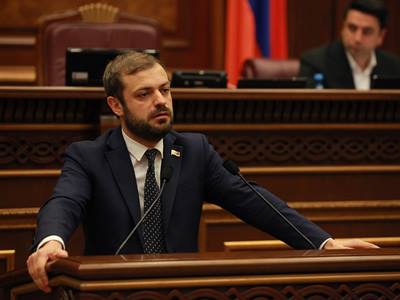 Министр: Объемы реэкспорта золота из Армении остаются значительными