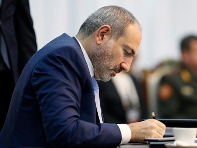 Նիկոլ Փաշինյանն աշխատանքից ազատել է օգնականին