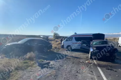 Крупное ДТП в Котайке: пострадали 4 человека
