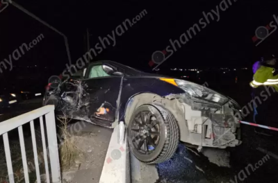 Կոտայքում բախվել են BMW-ն և Hyundai Elantra-ն. վերջինս հայտնվել է կամրջի հենապատի վրա. 2 վիրավորներից մեկը հղի կին է