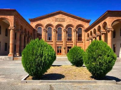 Նշանակումից երկու տարի անց դատարաններում դեռ վիճարկվում է Էջմիածնի մշակույթի պալատի տնօրենի ընտրությունը. Հետք