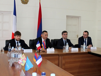 Սյունիքի մարզպետն ընդունել է Հայաստանում Ֆրանսիայի արտակարգ և լիազոր դեսպանի գլխավորած պատվիրակությանը