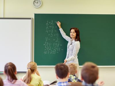 На выплаты учителям, прошедшим добровольную аттестацию, выделены дополнительные средства