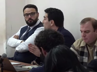 Полицейский отрицает, что применил удушающий прием в отношении Левона Кочаряна