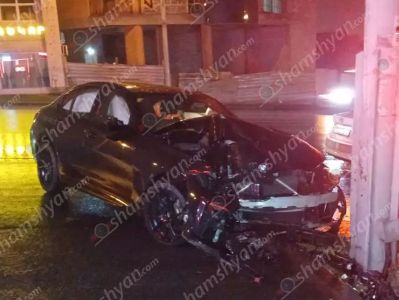 Երևանի Կոմիտասի պողոտայում 20-ամյա վարորդը «BMW»-ով բախվել է էլեկտրասյանը