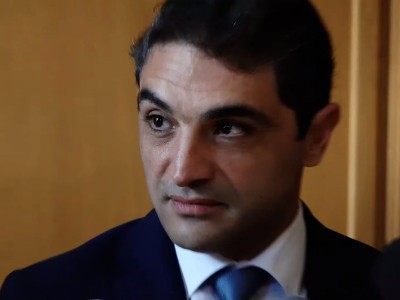 Սիմիդյանը տեղյակ չէր, որ Ավանի նախկին փոխթաղապետն իրեն մեղադրում է իր մորը ծեծի ենթարկելուն առնչություն ունենալու մեջ
