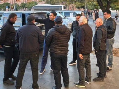«Բա ե՞րբ էլի կգաք խոսենք». Ալեն Սիմոնյանը փողոցում քաղաքացիների հետ հետաքրքիր զրույցի է բռնվել