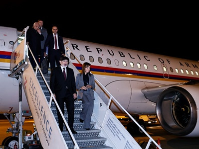 Премьер-министр Армении прибыл с супругой в Будапешт