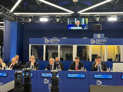 Пашинян принял участие в круглом столе на тему «Экономическая безопасность»
