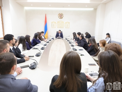 ԱԺ-ում փորձաշրջան անցնող երիտասարդները Խանդանյանին հարցրել են Թրամփի ընտրվելուց հետո հայ-ամերիկյան հարաբերություններից