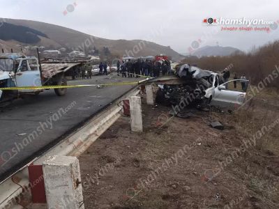 Ճամբարակում բախվել են «Mercedes»-ն ու առանց հաշվառման «ԳԱԶ 52» բեռնատարը. «Մերսեդեսի» վարորդը մահացել է