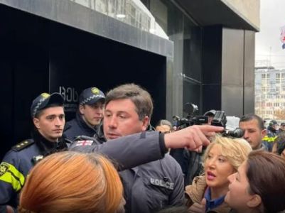 У ЦИК Грузии проходит акция с требованием проведения повторных выборов