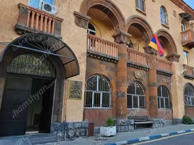 Կինը ոստիկանությանը հայտնել է, որ ծանոթը իրեն տարել է մոթել, կատարել է բռնաբարության փորձ և հափշտակել է 20 մլն դրամ