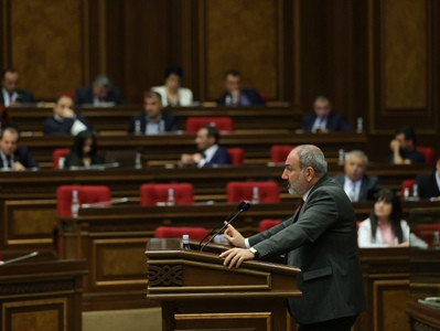 Ինչի՞ ուսանողները հեծանիվով չեն գնում դասի. ամո՞թ ա, թե՞ պետք է սև ծիծակ կոշիկներ լինեն, ոսկե ցեպերը վզներին. Փաշինյան