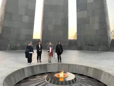 Грета Тунберг посетила мемориальный комплекс «Цицернакаберд» в Ереване
