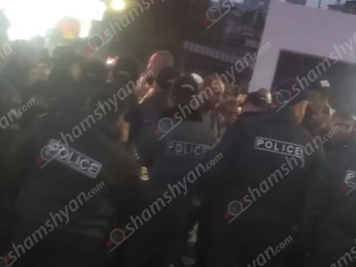 Напряженная ситуация на автовокзале в Ереване: граждане не могут отправиться в области