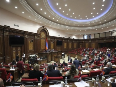 Парламент Армении одобрил ряд поправок к действующим законам