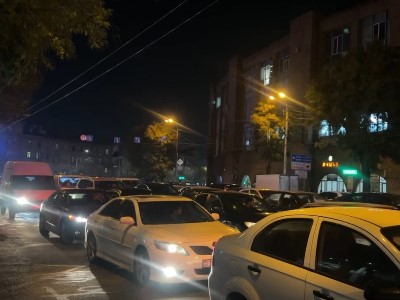 В Ереване парализовано дорожное движение