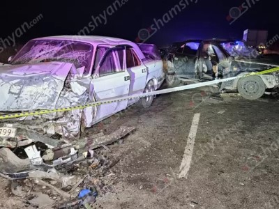 Крупное ДТП в Гегаркунике: двоих из троих пострадавших вызволили с помощью спецтехники