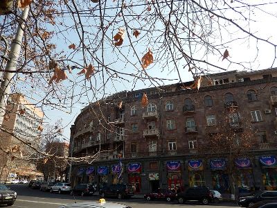 Մաշտոցի պողոտան ամբողջությամբ կապահովվի գեղարվեստական լուսավորությամբ. Արդեն 4 շենք լուսավորվել է