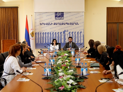 Ինչպե՞ս նպաստել անտուն կենդանիներին ընտանիքով ապահովելուն. Քննարկում Երևանի քաղաքապետարանում