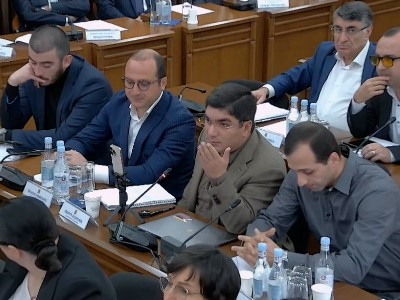 Որ եկա էդտեղ, մանիպուլյացիայի ուստեքին հատիկ առ հատիկ ի ցույց կդնեմ. Ավագանու անդամը՝ փոեխքաղաքապետին