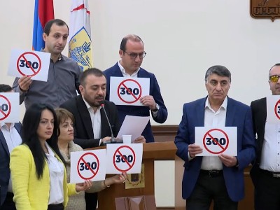 «Ո՛չ 300 դրամներին»․ «Մայր Հայաստանը» Երևանի ավագանու նիստի ժամանակ ակցիա իրականացրեց