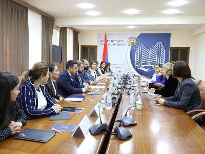 Министр экономики Армении и представители ВБ обсудили приоритетные направления сотрудничества