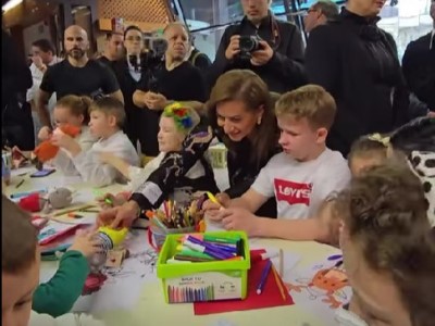 Анна Акопян в Риме посетила больницу, в которой лечатся украинские дети