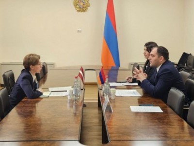 Замминистра высокотехнологической промышленности обсудил с послом Латвии возможности сотрудничества
