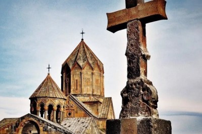 Հայ Եկեղեցին նշում է երեքամյա Ս. Աստվածածնի տաճարի ընծայման տոնը