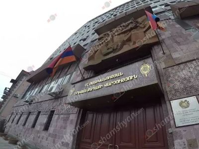 Պոկել էր մետաղյա ճաղավանդակները, մտել բնակարան և գողացել 3 մլն դրամ, 20 հազար դոլար, 8 կտոր ոսկյա զարդ և ոչ միայն
