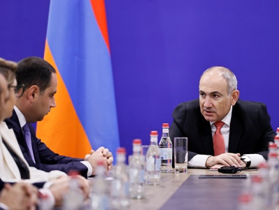 Премьер-министр представил аппарату МТУИ новоназначенного министра Давида Худатяна