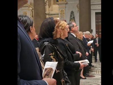 Супруга Пашиняна в Риме приняла участие в Святой литургии по погибшим на войне и за мир