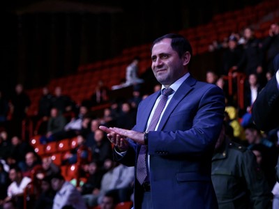 Министр обороны Армении присутствовал на финальных боях чемпионата мира по борьбе среди военнослужащих