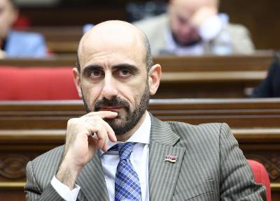 «Иравунк»: Нарека Зейналяна назначат министром здравоохранения Армении