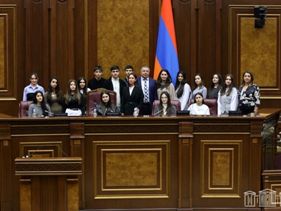 Երևանի և Տավուշի դպրոցների մի խումբ աշակերտներ այցելել են ԱԺ. խոսել են ՀՀ-Թուրքիա, ՀՀ-Ադրբեջան հարաբերություններից