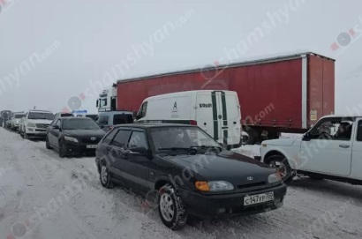 Снегопад стал причиной пробки на дороге Ереван-Ванадзор