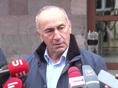 Роберт Кочарян: Председатель ВСС Армении сбежал как заяц